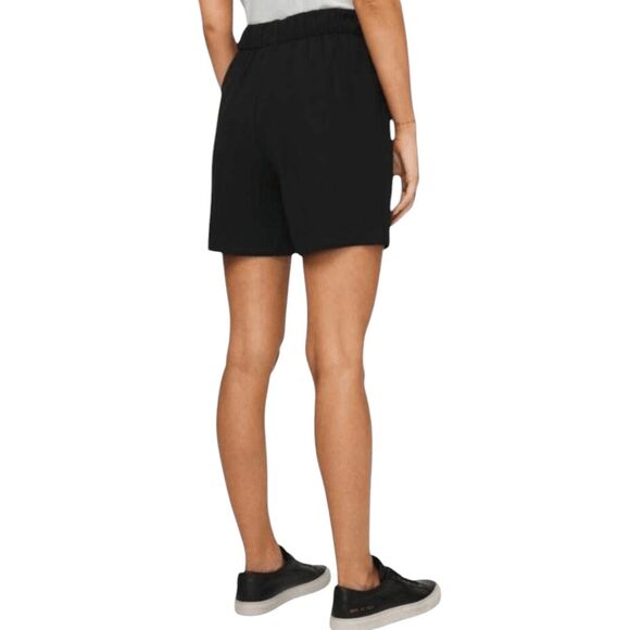LULULEMON ATHLETICA Noir Hi-Rise Short '5.5" In Black Size 2 - Picture 2 of 5